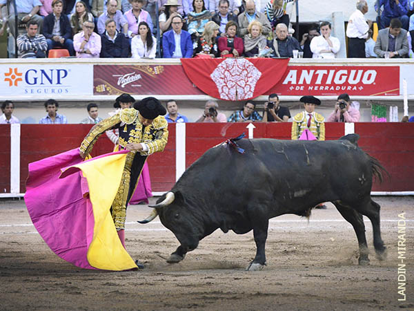 Trat� de agradar e imponerse