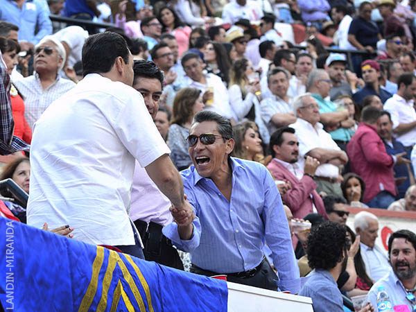 Zotoluco saluda al alcalde de AGS