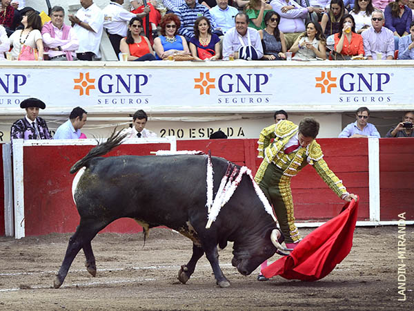 Vino a un compromiso importante