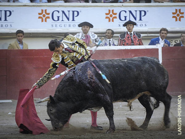 Le exigi� el carnet