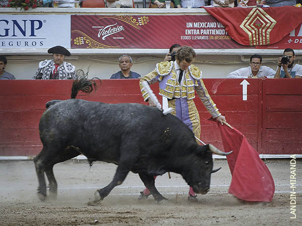 Ni m�s ac� ni m�s all�