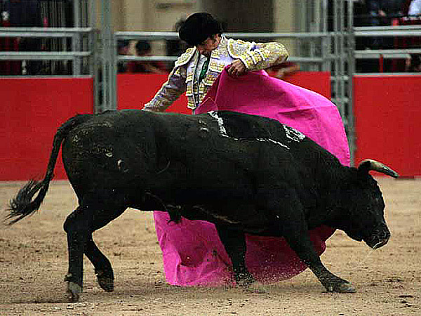 Pas�ndose cerca a su segundo