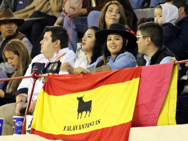Talavantistas en grana y gualda
