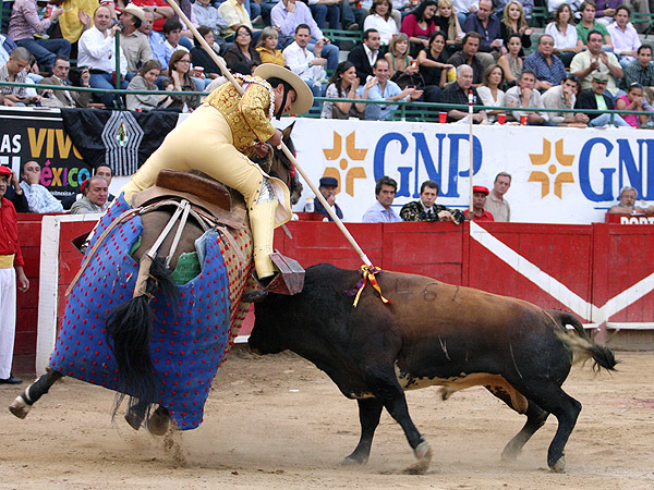 El puyazo de Luis Miguel Gonz�lez