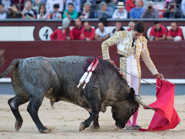 Ayudados a pies juntos