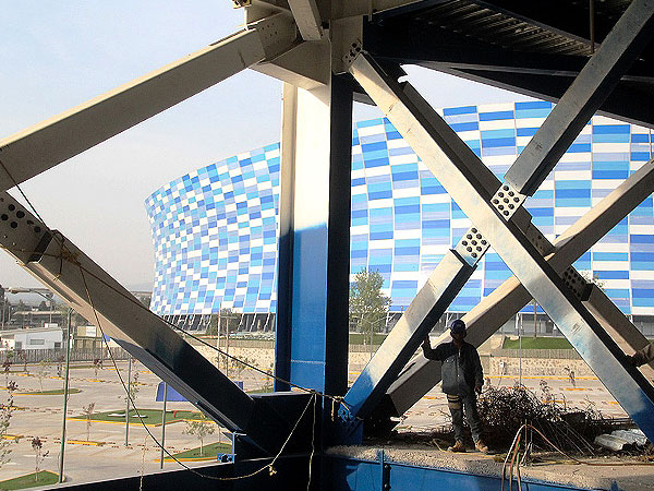 Tres turnos a todo vapor