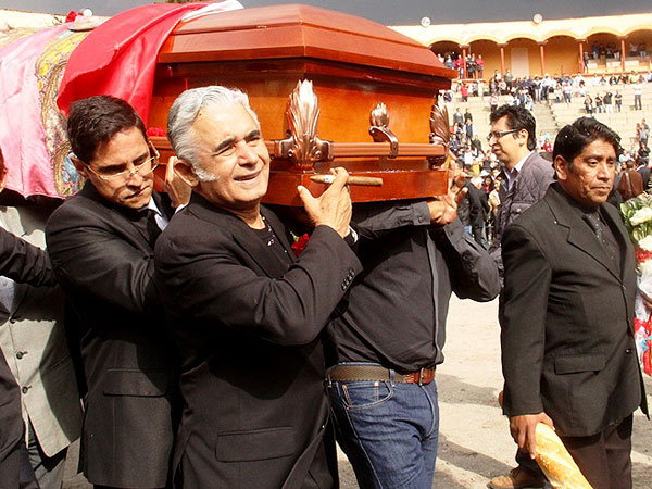 En hombros agitanados