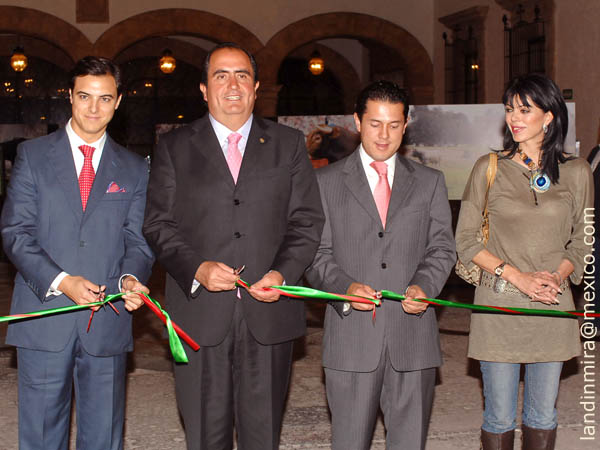 El alcalde corta el list�n