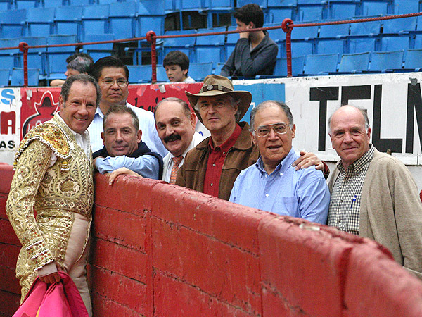 Con V�ctor Galindo y varios amigos