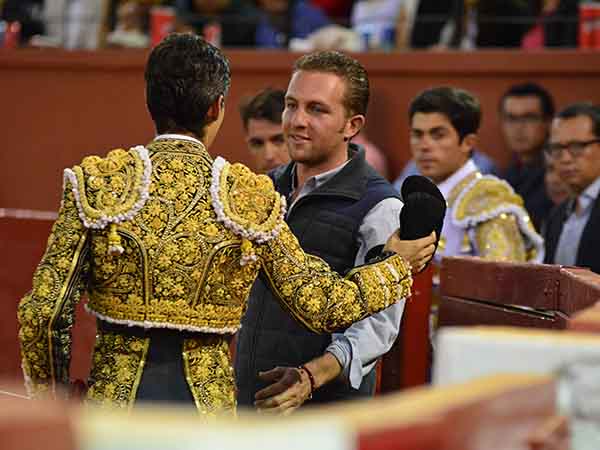 Emotivo brindis a Jorge Hern�ndez