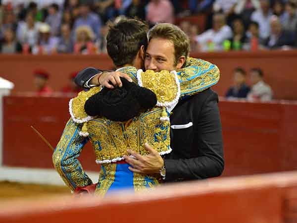 Amistad con el apoderado potosino
