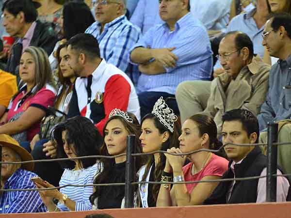 La reina y sus princesas