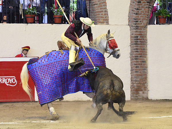 C�sar Morales, aguantando