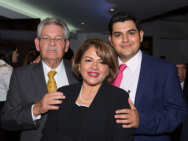 H�ctor Acevedo y familia