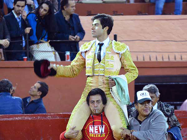 Triunfo de Ferm�n en El Paseo