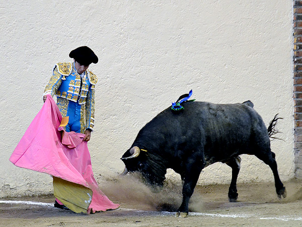 Arturo Soto, recibiendo
