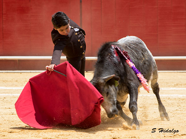 As� corri� la mano