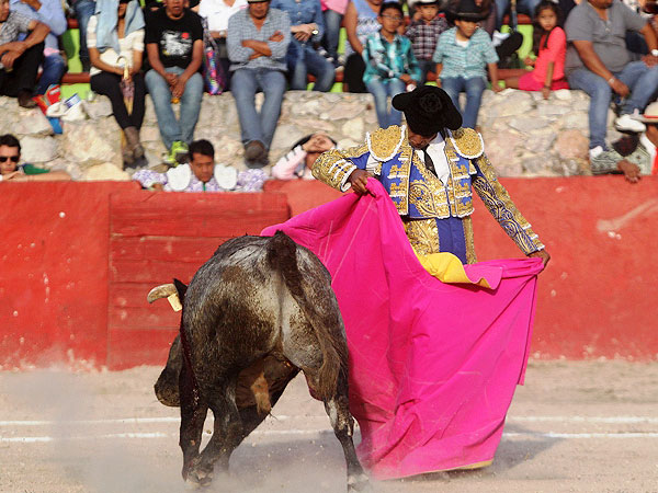 Acompasadas chicuelinas