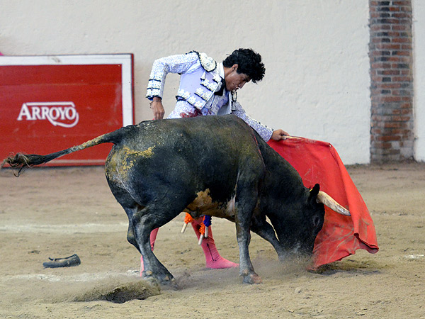 Iv�n Hern�ndez luci� al natural