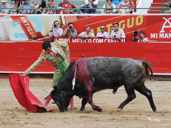 Sergio Garza, ovacionado