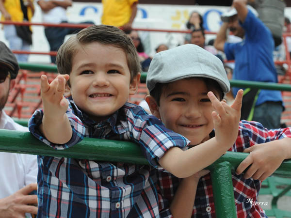 Los ni�os, disfrutando en los toros