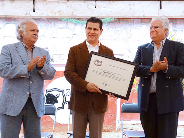 La empresa con el mandatario