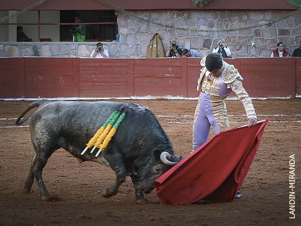 Uno y otro, con extrema naturalidad