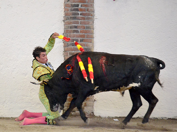 El Charro, quiebro con cortas