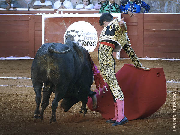 Se empleaba con emoci�n y humillado