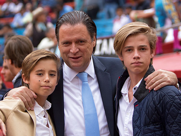 Pablo Moreno con sus hijos