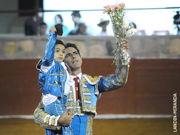 Mac�as, el �nico en cortar oreja