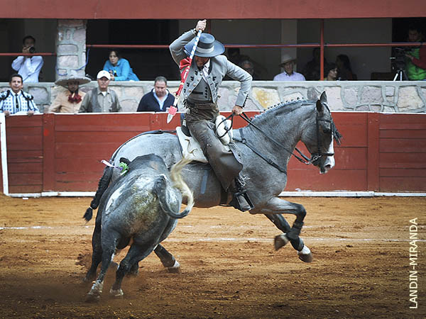 Emiliano inicia el festejo