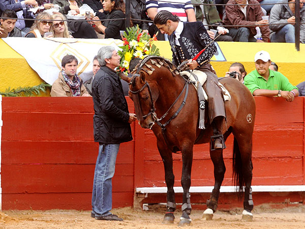Brindis a su nuevo apoderado