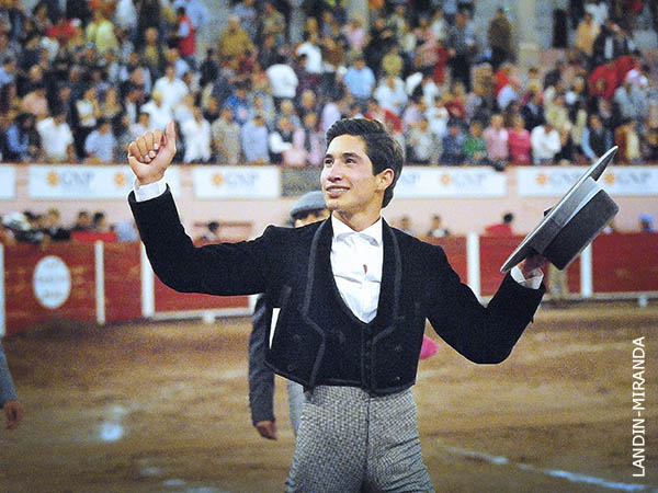 Armillita IV, vuelta de una oreja