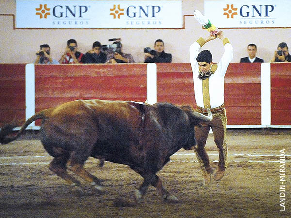 Aldo Navarro, salud� cuatro veces