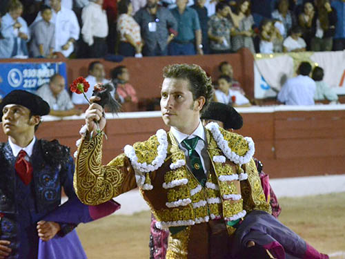 Arturo comparti� triunfo con Diego