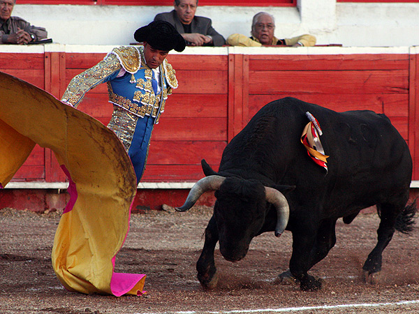 Buen remate de Rafael Ortega