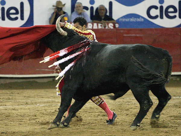 A punto de echarle mano