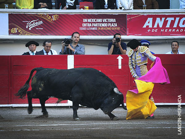 El Payo saluda a su primero