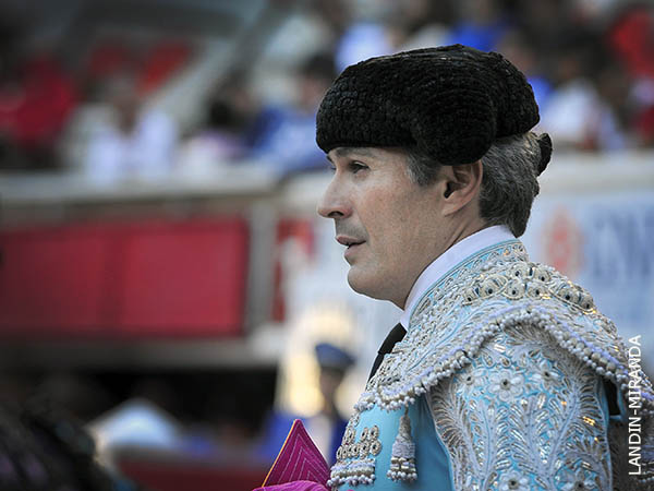 Curro, atento a la lidia