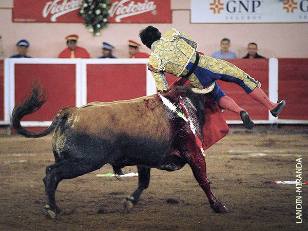 Le apunt�, sin consecuencias