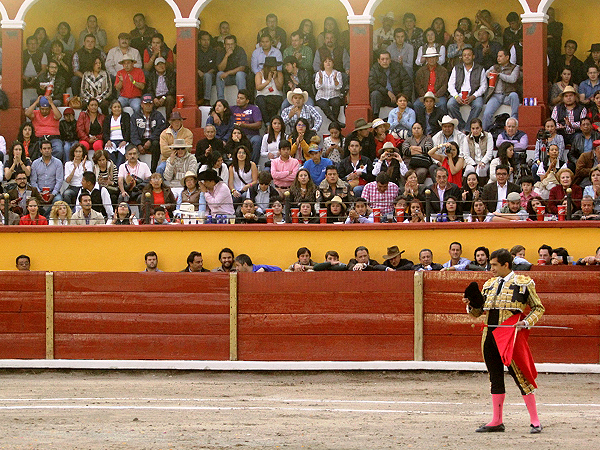 Una hermosa plaza llena