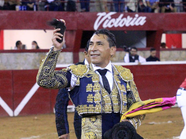 Cari�osa despedida en Morelia