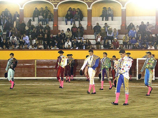 La gente se meti� a la plaza