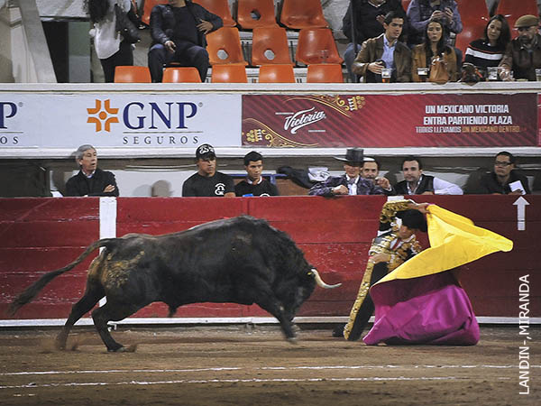 Saludo capotero de Mac�as