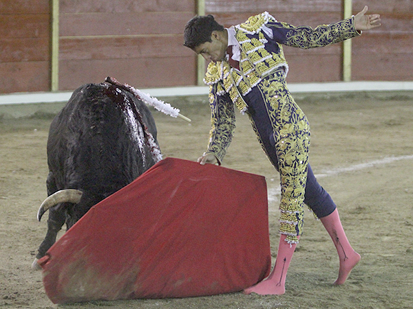 Sergio Flores peleando las palmas