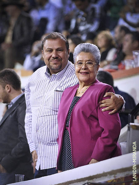 Los Robles en su palco