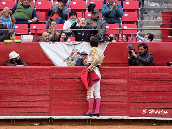 Brindando al teniente Ferrer