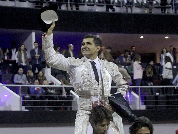 La hist�rica salida a hombros