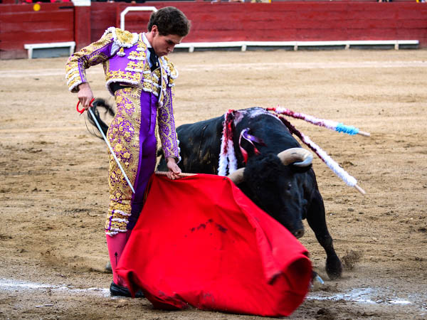 Gin�a, a pies juntos